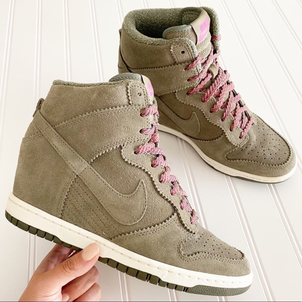 Nike Dunk Sky High Medium Olive Size 7.5